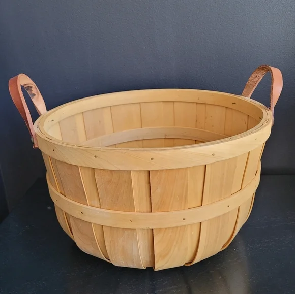 Crate & Barrel Bushel Basket 2014 Vintage Countrycore - Picture 2 of 4